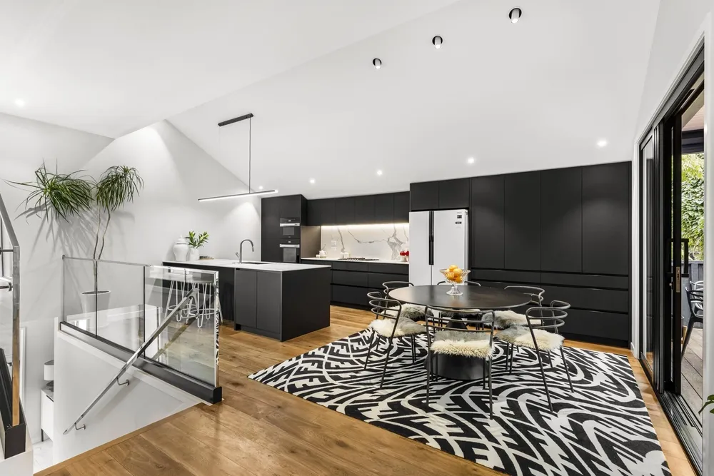 Photos of 10D Standen Avenue