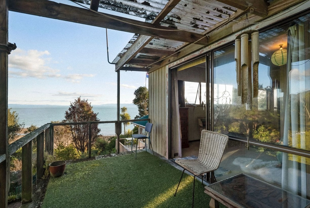 Photos of 642 Thames Coast Road