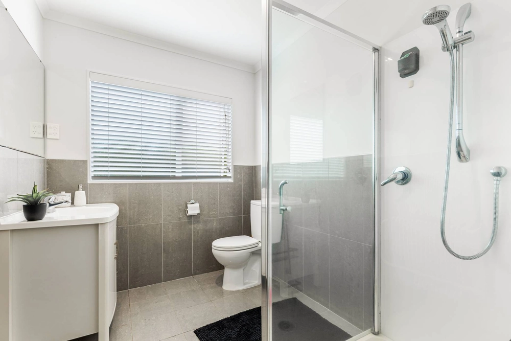 Photos of 79a wharf road te