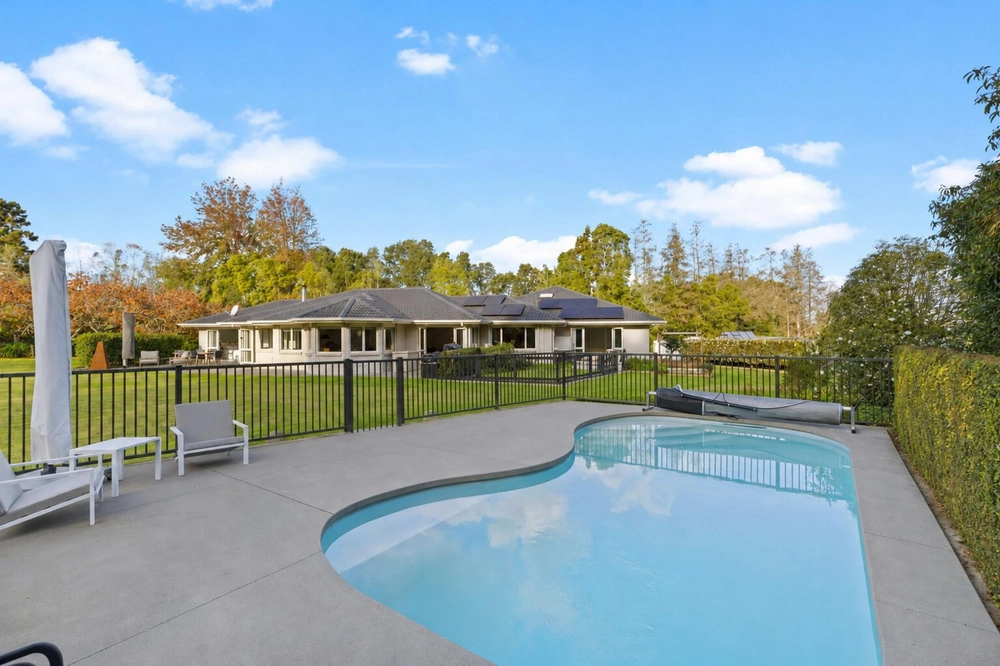 Photos of 328 Newell Road