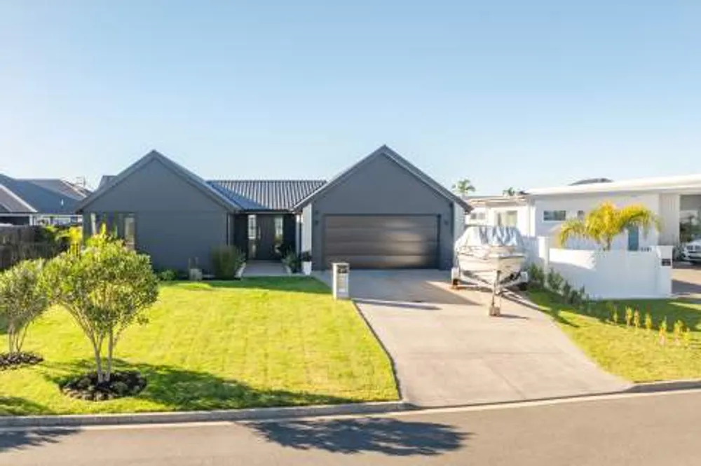Photos of 47 Colpoma Close