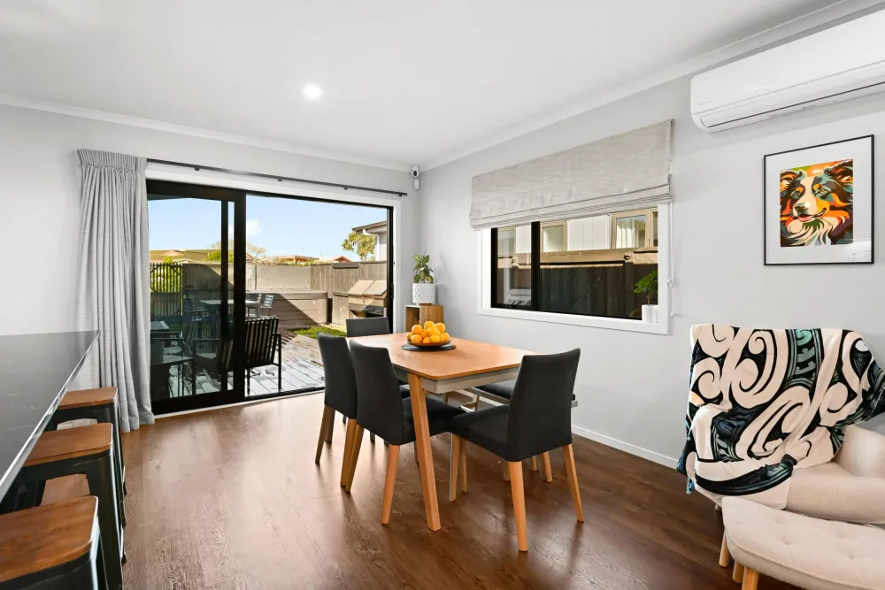 Photos of 9 Earp Crescent