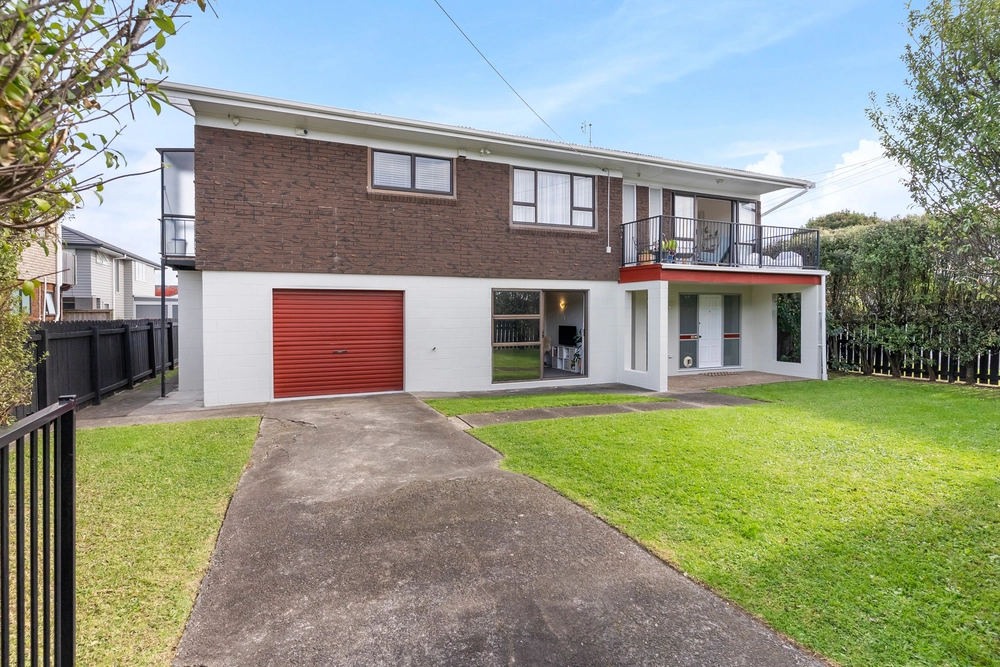 Photos of 720 Te Atatu Road