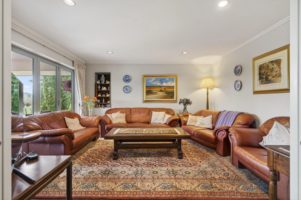 Photos of 283 Maungakaramea Road