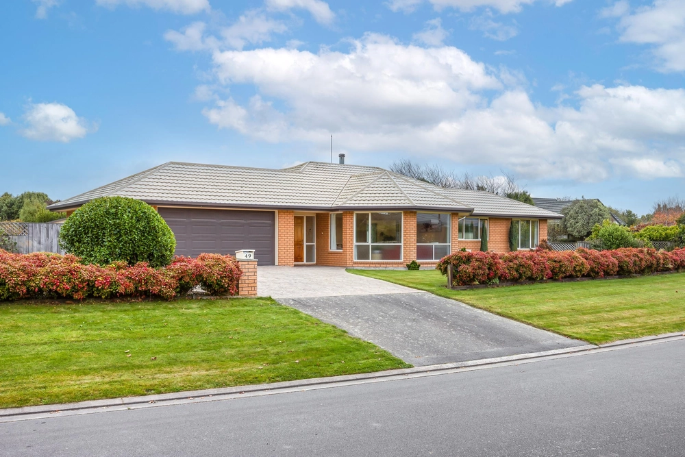 Photos of 49 Stonebridge Way