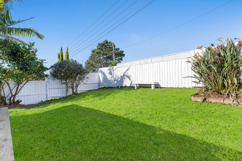 Photos of 583 East Coast Road