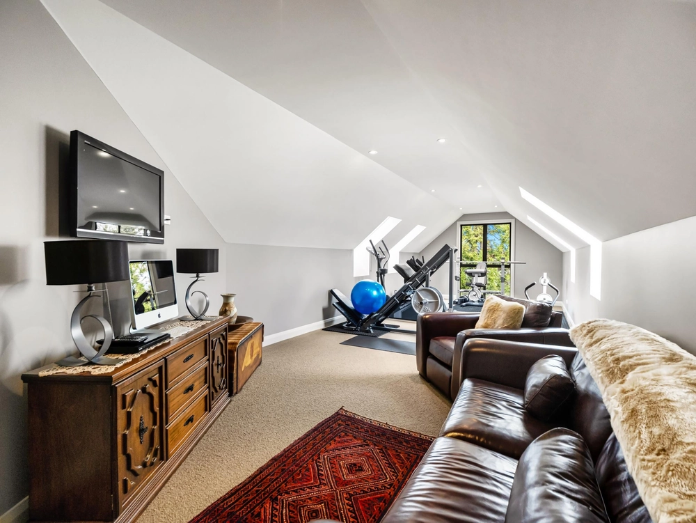 Photos of 265A Hot Springs Road