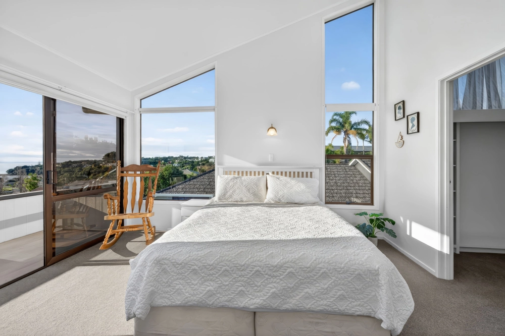 Photos of 952B Whangaparaoa Road