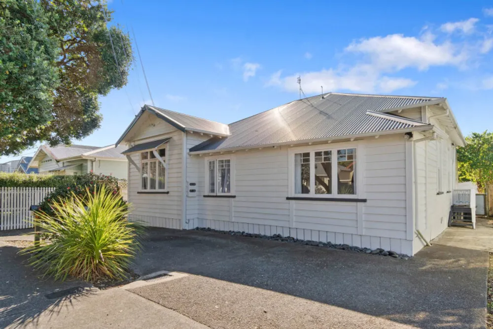 Photos of 17 Wiremu Street