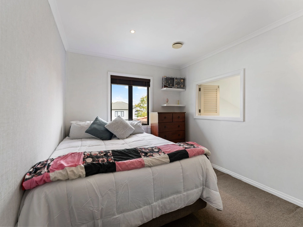 Photos of 25 Bridgefield Crescent