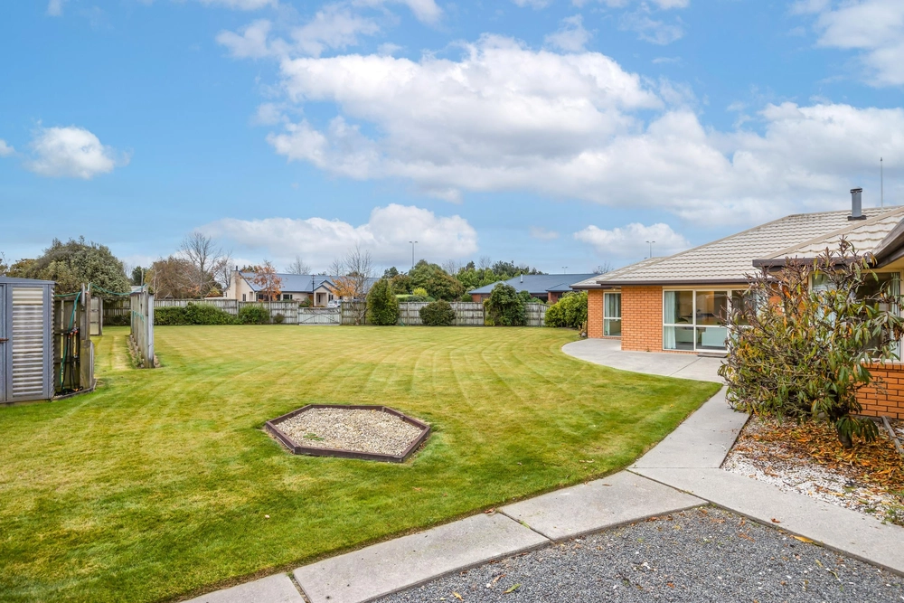 Photos of 49 Stonebridge Way