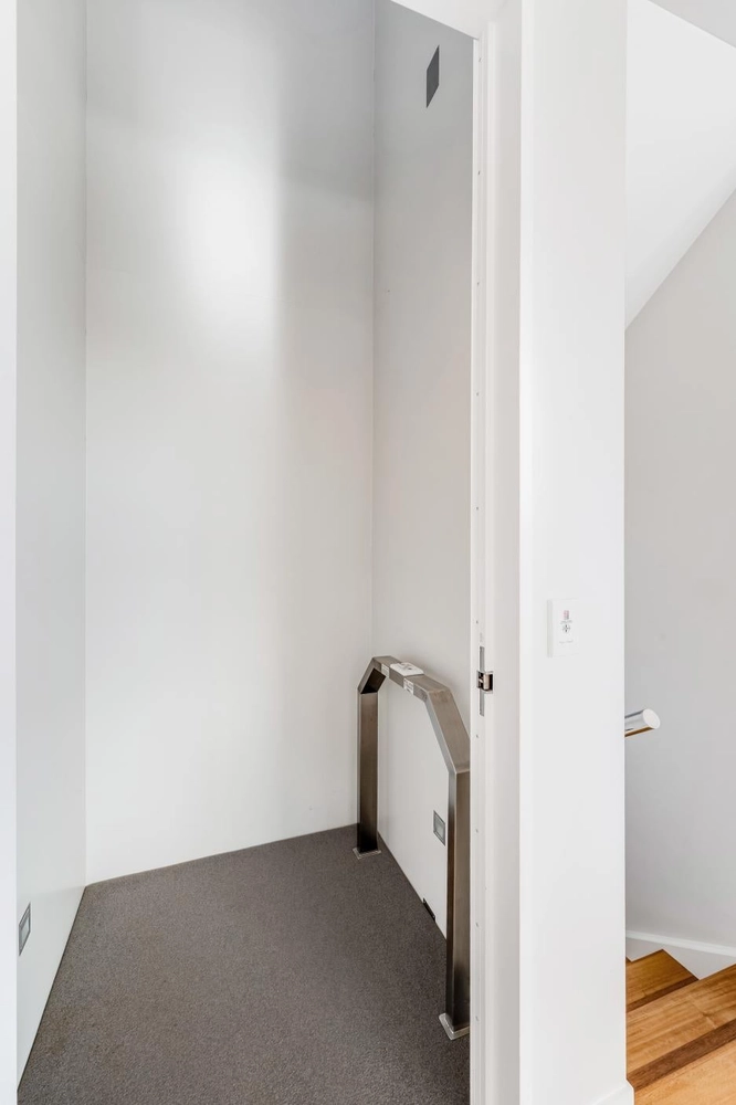 Photos of 33 Luplau Crescent