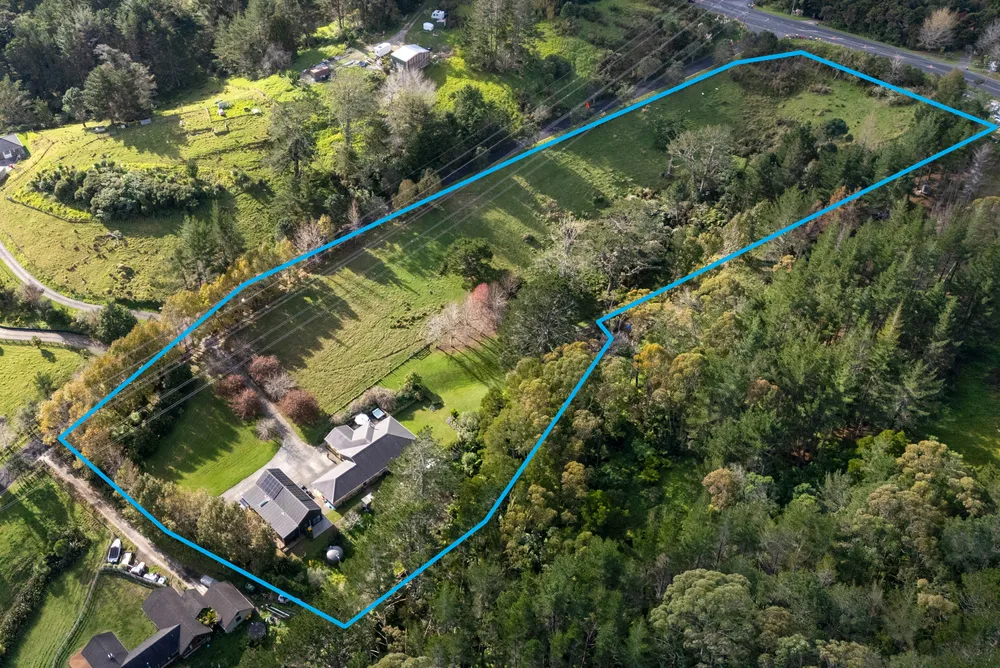 Photos of 108 Paremoremo Road