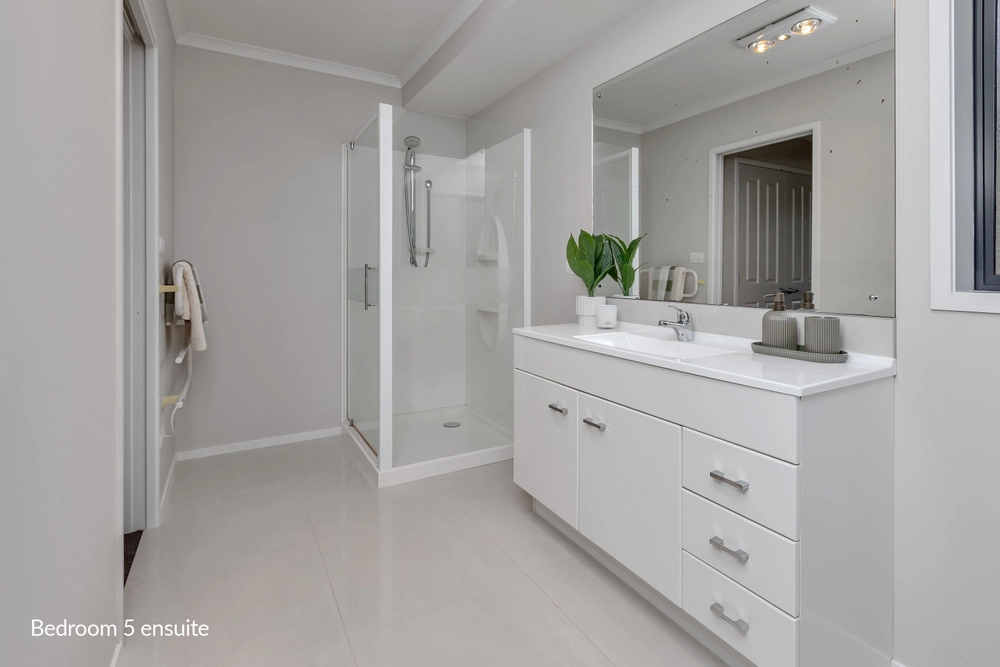 Photos of 43 Roydon Drive