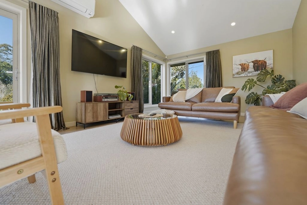 Photos of 19 WAIOROI PLACE