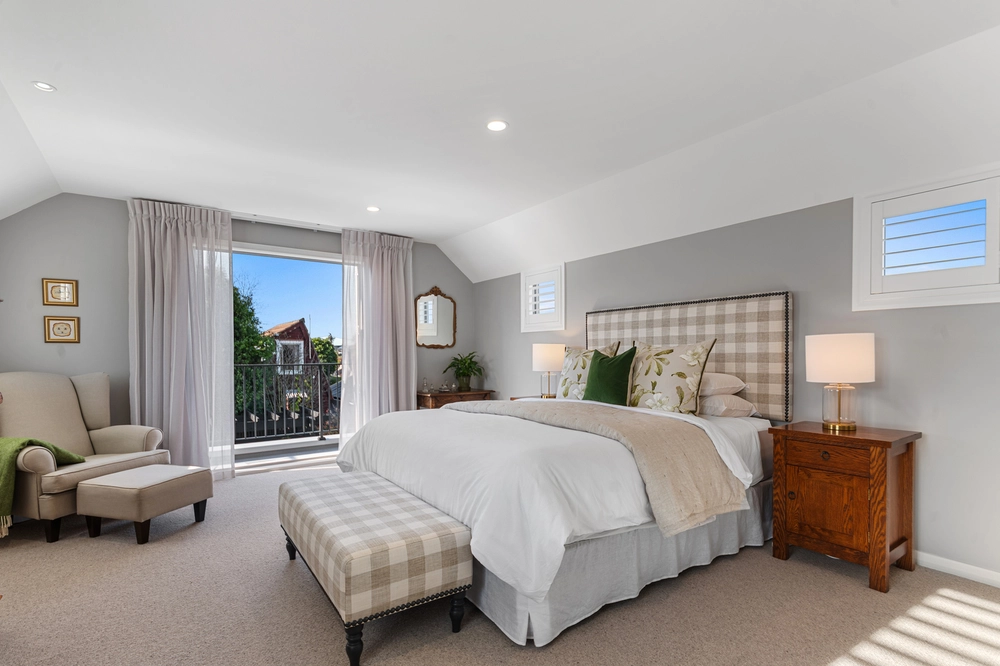 Photos of 20 Thornycroft Street