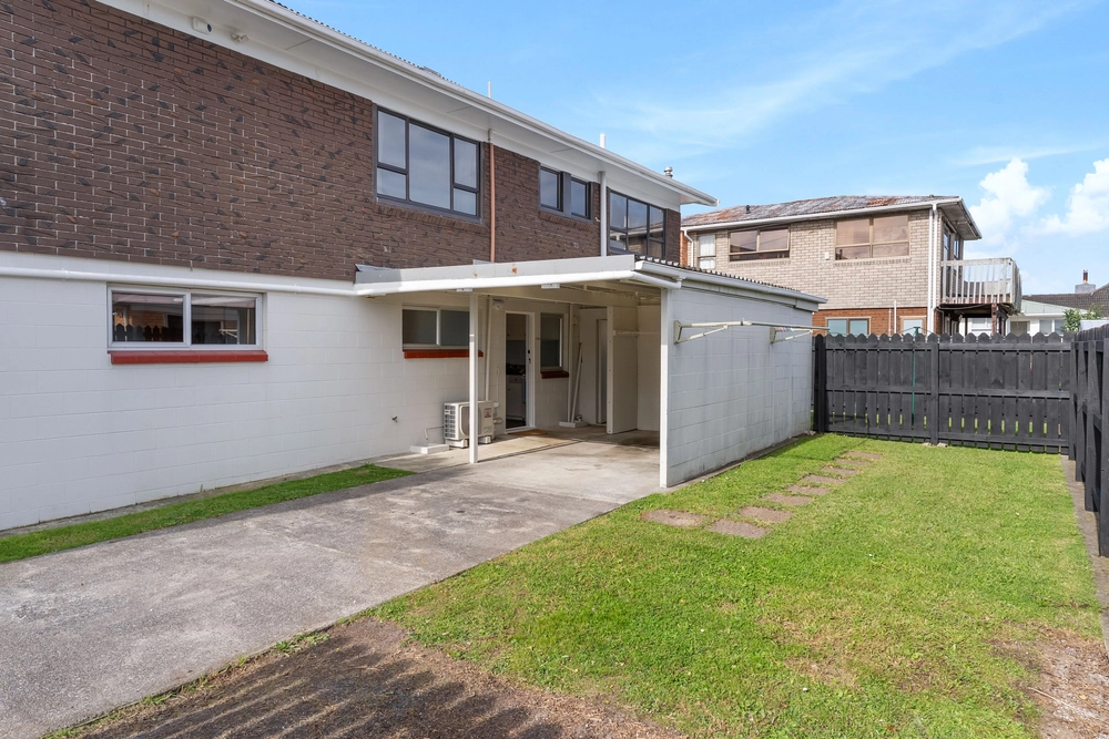 Photos of 720 Te Atatu Road