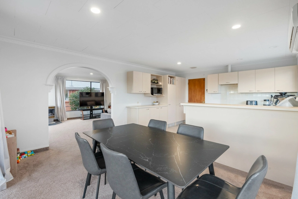 Photos of 47 Kinmont Crescent
