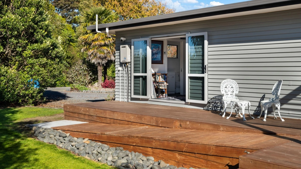 Photos of 1522 Kaiaua Road