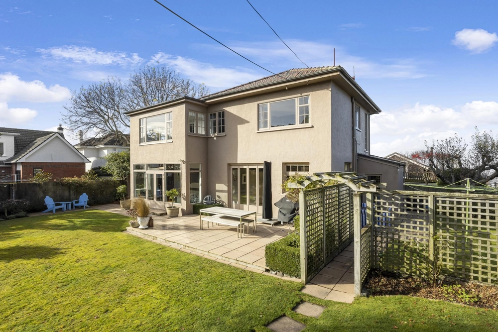 Photos of 8 Neidpath Road