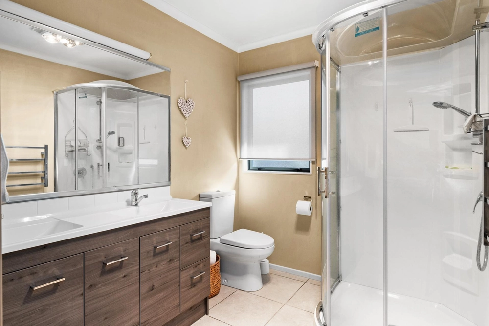 Photos of 19 Kingsgate Avenue