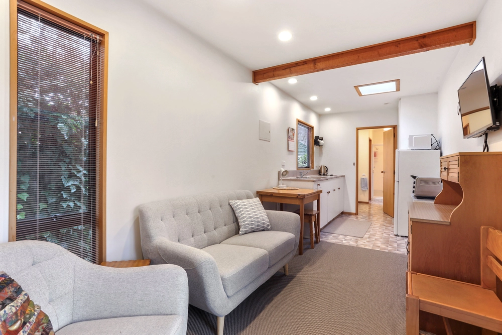 Photos of 47 Pitcairn Crescent