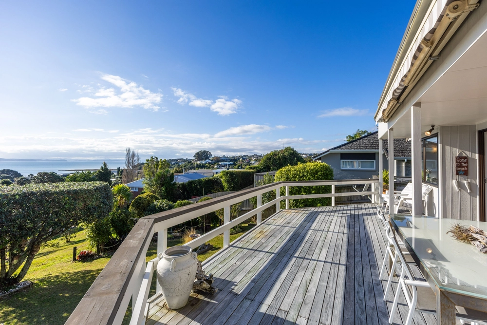 Photos of 952B Whangaparaoa Road