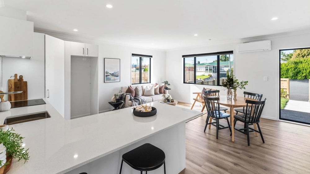 Photos of 119 Victoria Street West