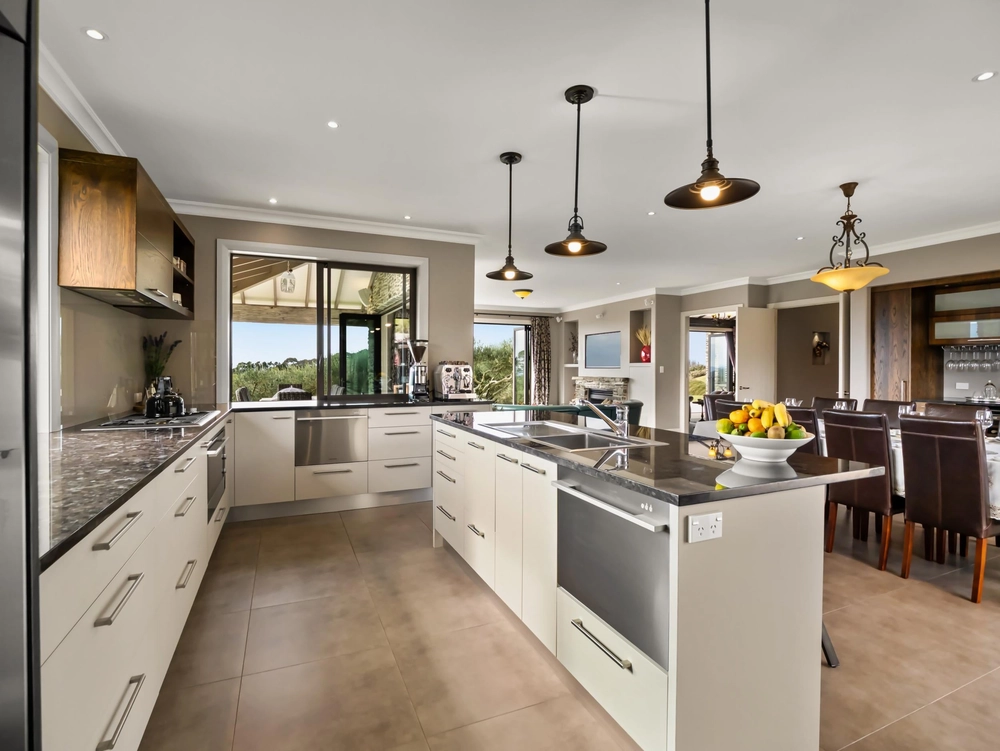 Photos of 265A Hot Springs Road