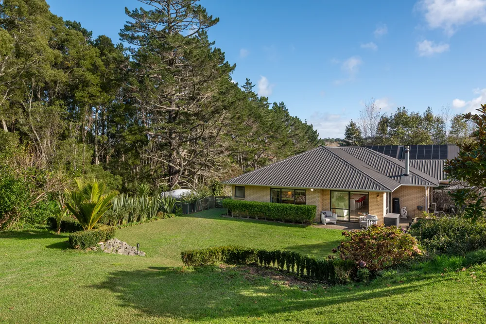Photos of 108 Paremoremo Road