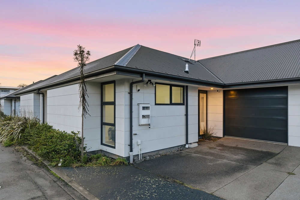 Photos of 29B Clarence Street South