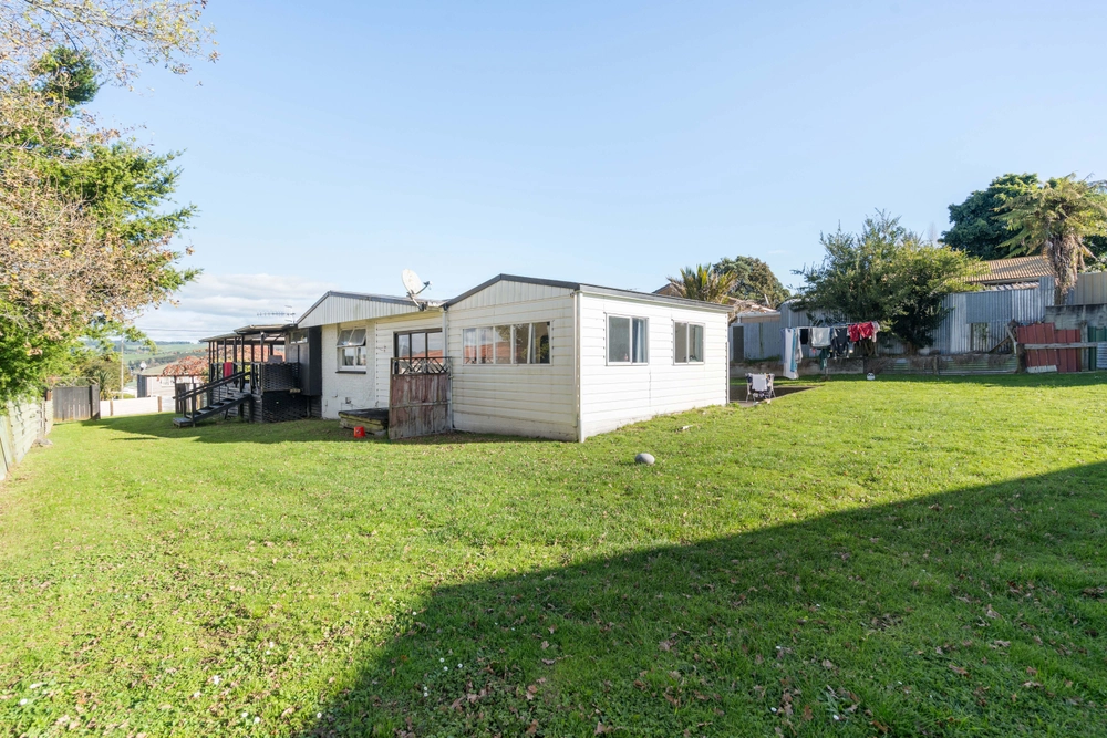 Photos of 19 Leslie Avenue