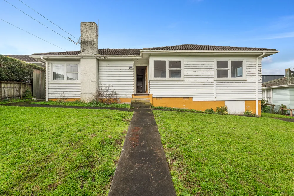 Photos of 37 Featherston Crescent