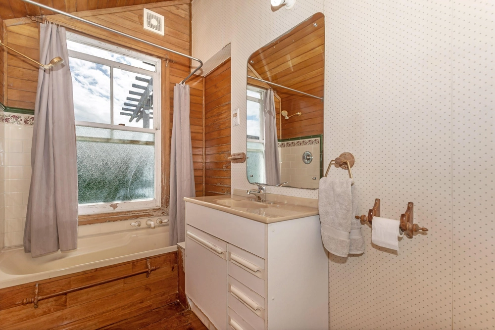 Photos of 106 Whitaker Street