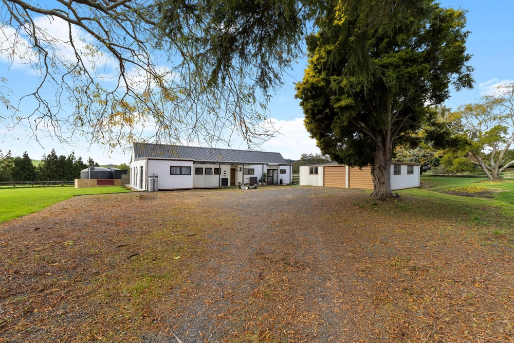 Photos of 216 Manuel Road