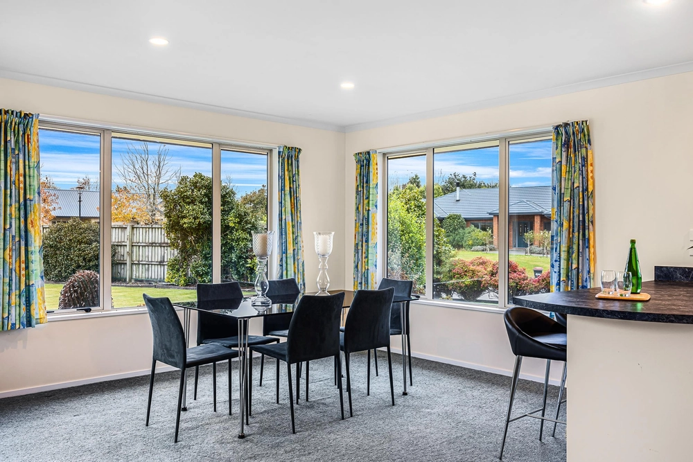 Photos of 49 Stonebridge Way