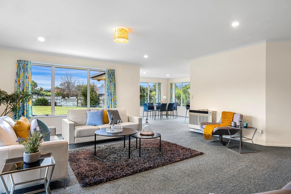Photos of 49 Stonebridge Way