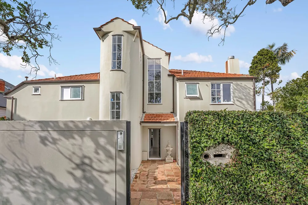 Photos of 55 St Stephens Avenue
