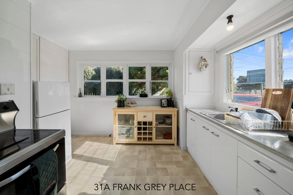 Photos of 142 Princes St. East & Frank Grey Pl. undefined