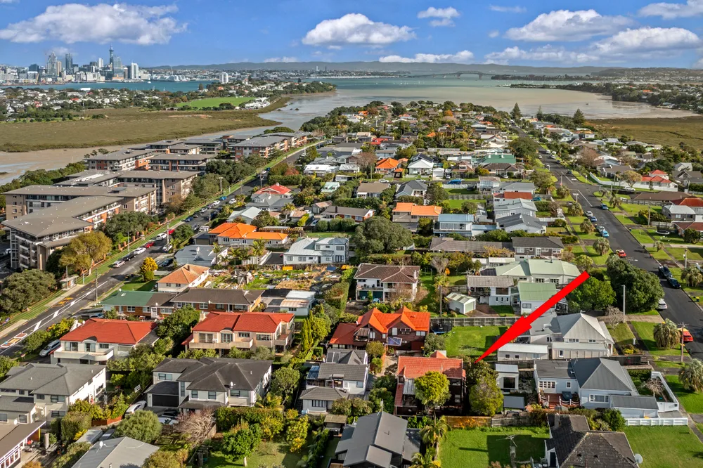 Photos of 2/1 Aramoana Avenue