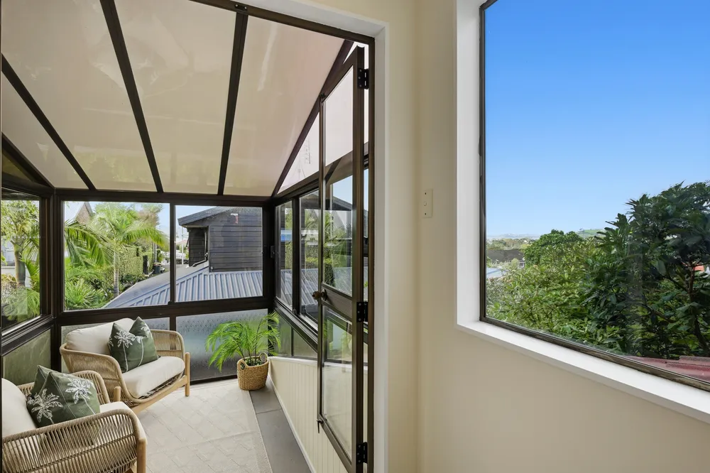 Photos of 2/1 Aramoana Avenue