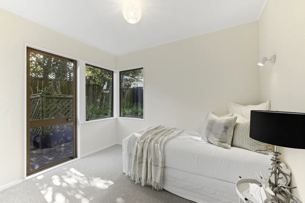 Photos of 2/1 Aramoana Avenue