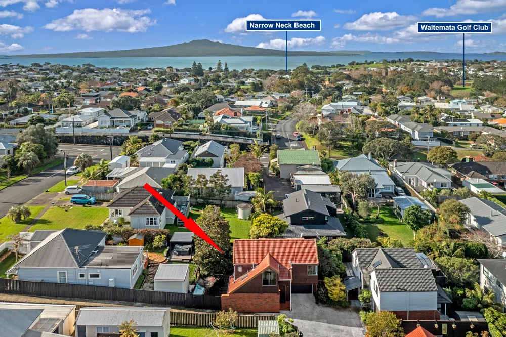 Photos of 2/1 Aramoana Avenue
