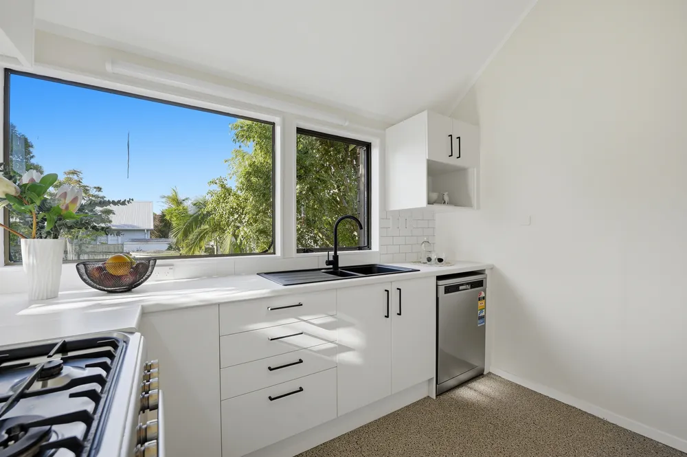 Photos of 2/1 Aramoana Avenue