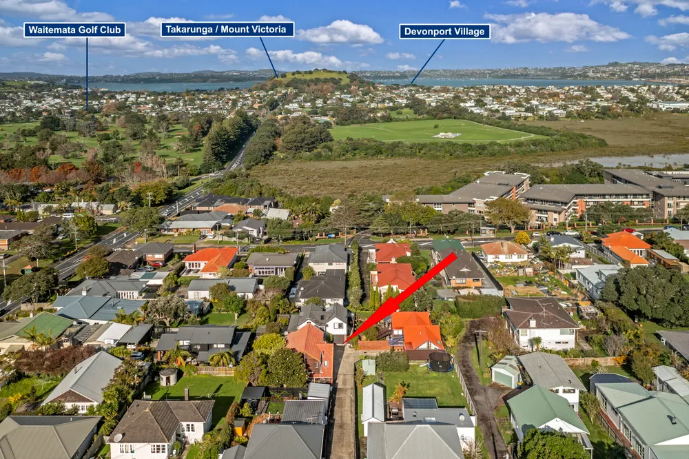 Photos of 2/1 Aramoana Avenue