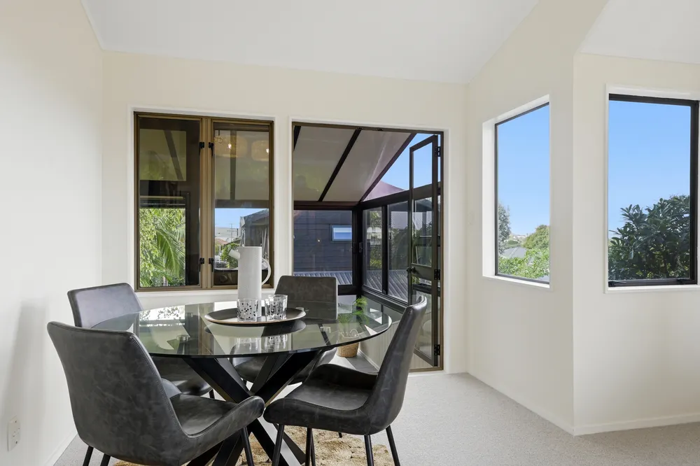 Photos of 2/1 Aramoana Avenue