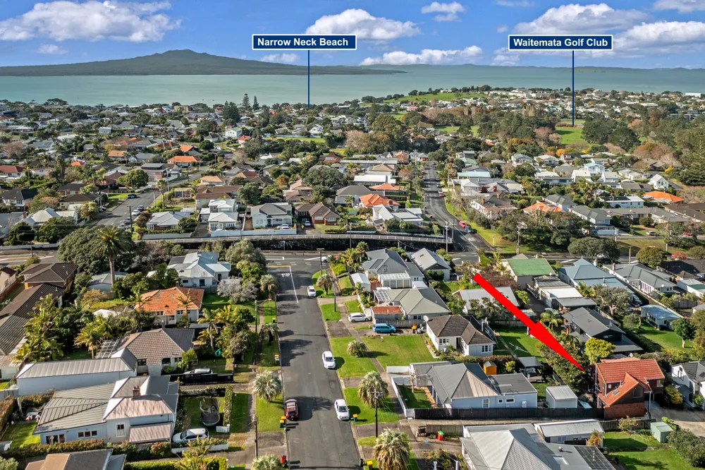 Photos of 2/1 Aramoana Avenue