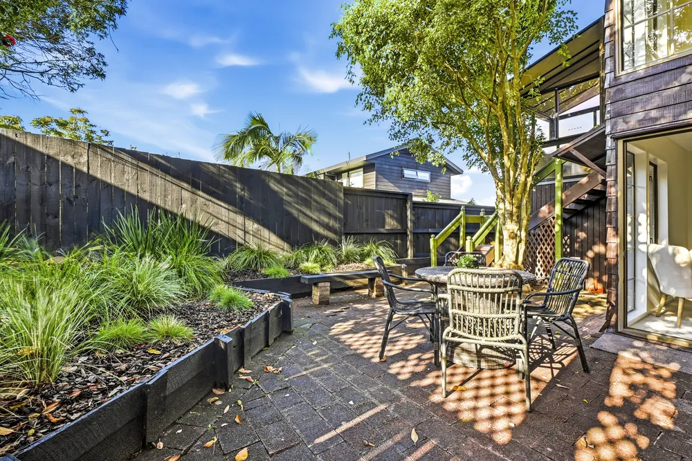 Photos of 2/1 Aramoana Avenue