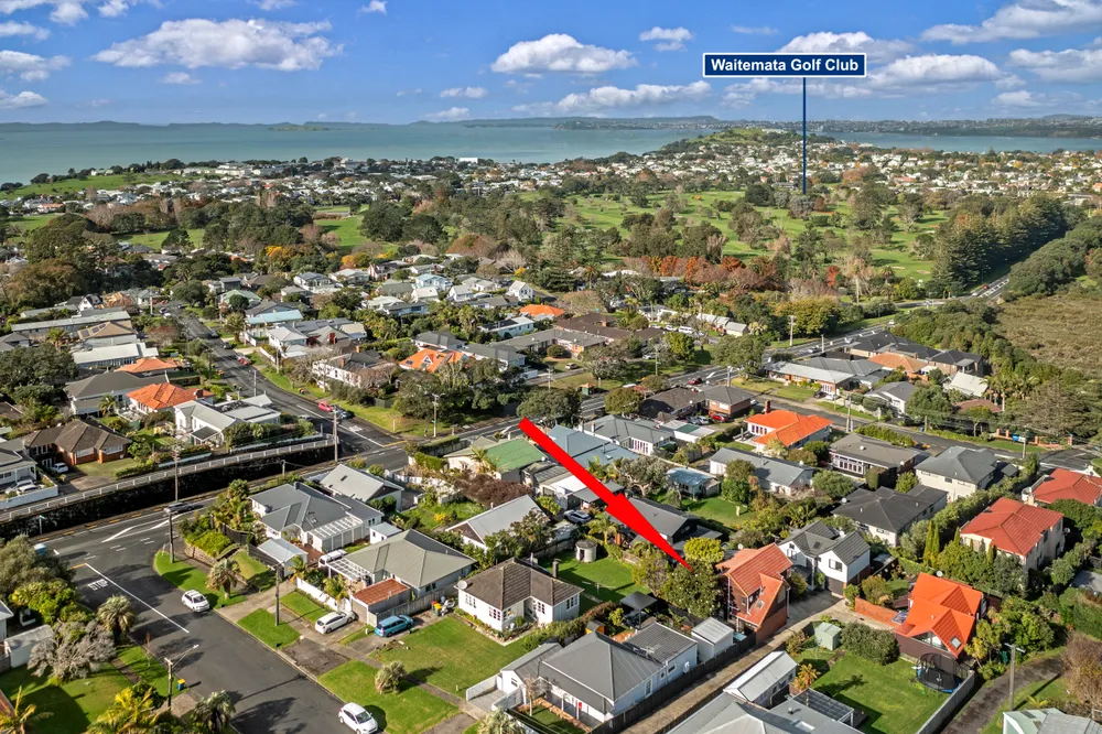 Photos of 2/1 Aramoana Avenue