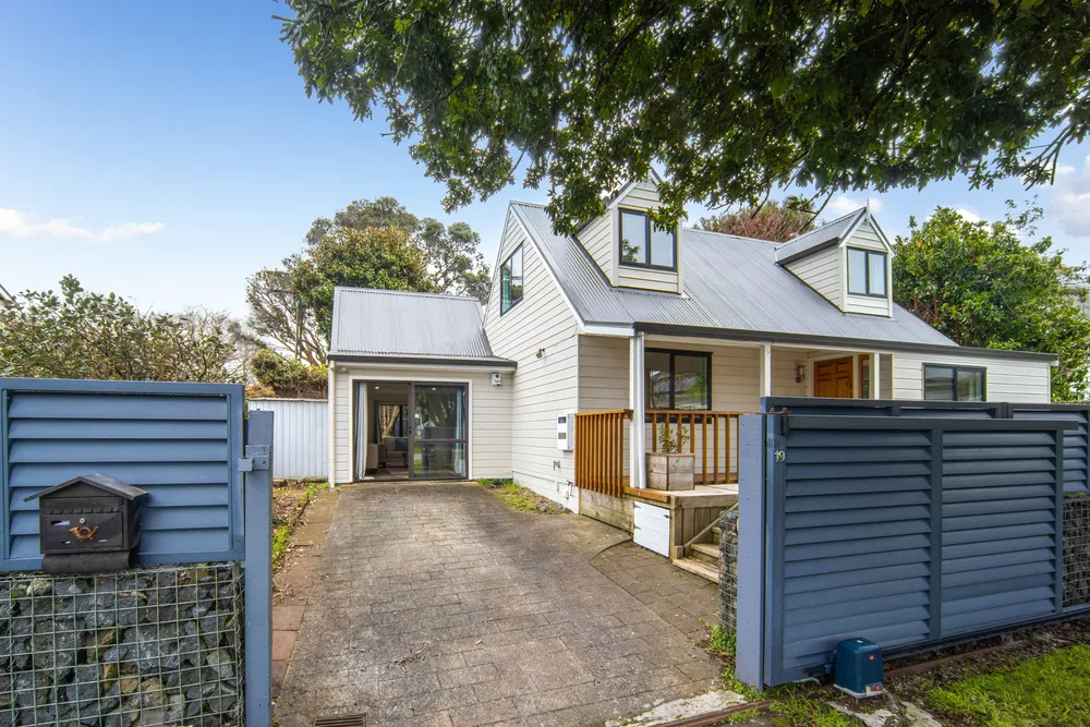 Photos of 19 Tongariro Street